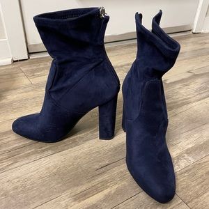 Steve Madden Brisk Suede Ankle Bootie in Navy (Size: 7)